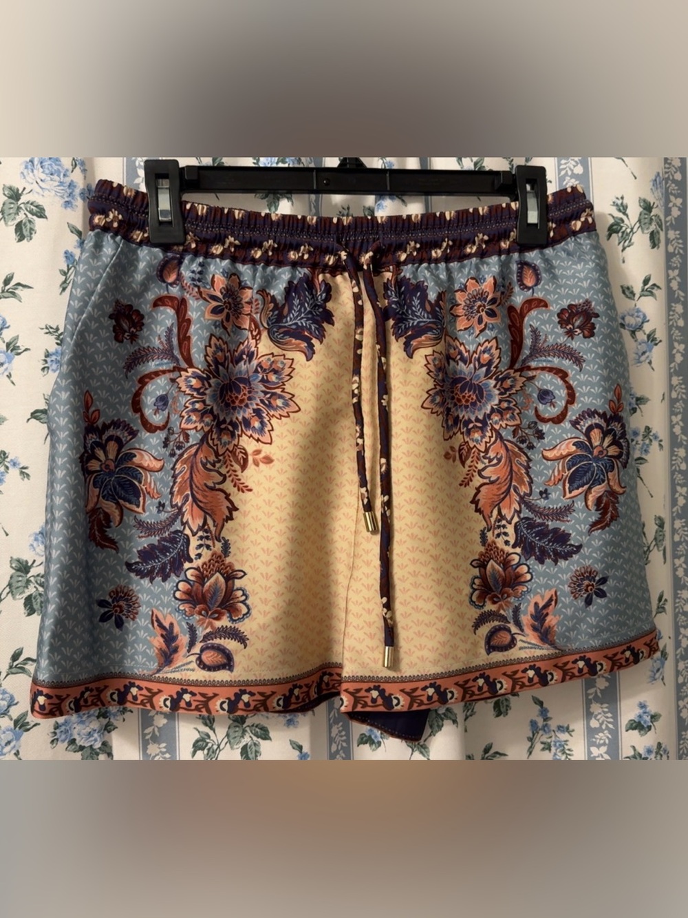 House of Harlow 1960 Women’s Paisley Drawstring Shorts NWOT - Picture 2 of 7
